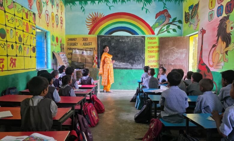 बड़ादमाली प्राथमिक शाला में शिक्षकों की संख्या बढ़ी, शिक्षा की गुणवत्ता में सुधार 1 The number of teachers in Badadamali Primary School has increased, improving the quality of education.