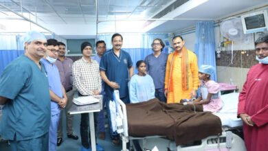 Photo of मुस्कुराहट लौट आई मासूम की आंखों में, सरकार ने संभाला दिल का दर्द