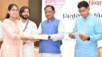 Photo of मुख्यमंत्री विष्णु देव साय ने 233 प्रयोगशाला तकनीशियनों को नियुक्ति पत्र सौंपे, छत्तीसगढ़ में रोजगार क्रांति जारी