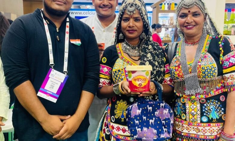 दिल्ली के सरस मेले में छाया ‘कोरिया अमृत मोदक’ और अचार, महिलाओं ने रच दिया कामयाबी का स्वादिष्ट इतिहास! 1 Korea Amrit Modak and pickles are the rage at Delhi's Saras Mela; women create a delicious history of success!