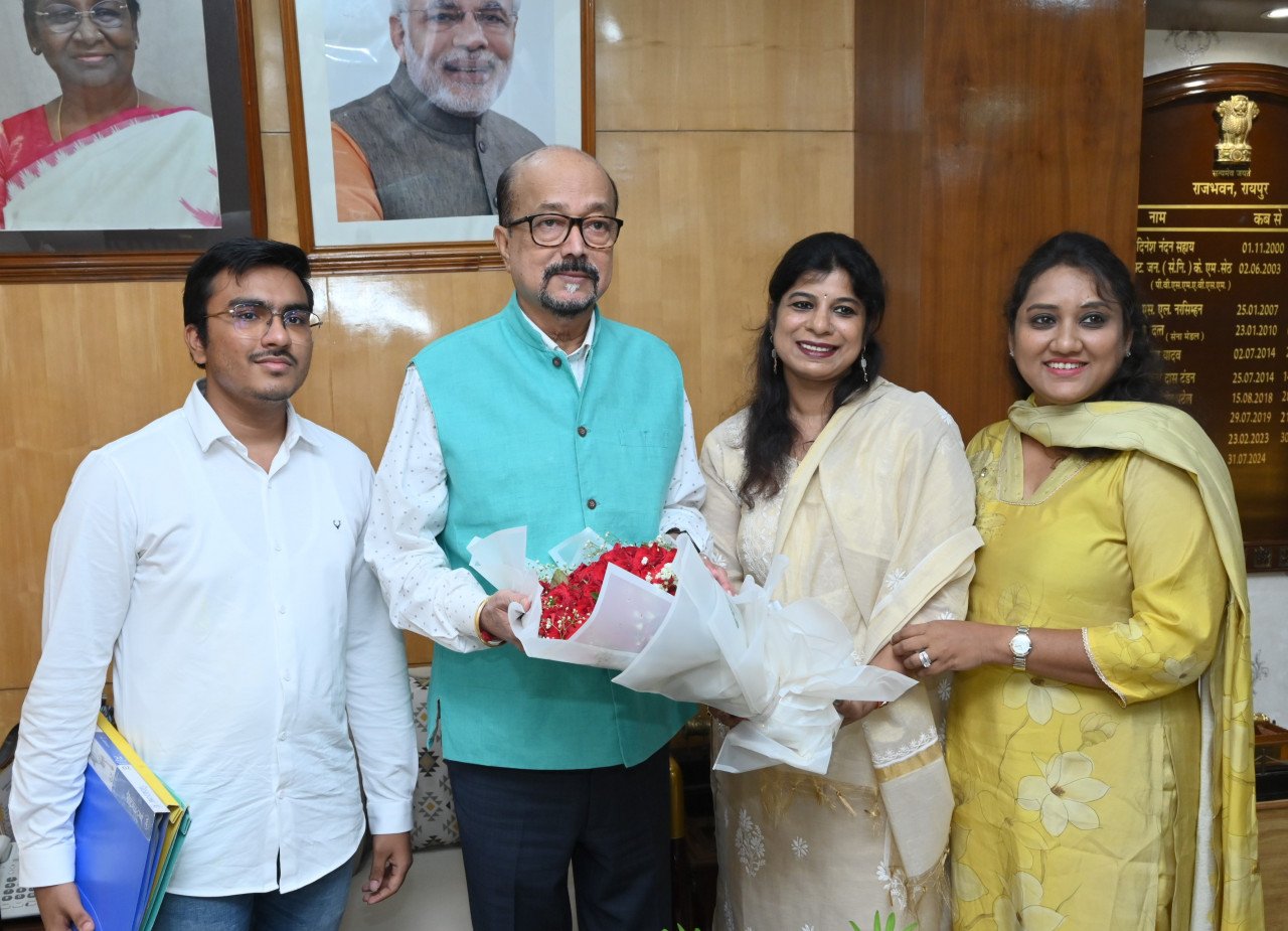 CAT Women's Unit Durg President Payal Jain met Governor Ramen Deka