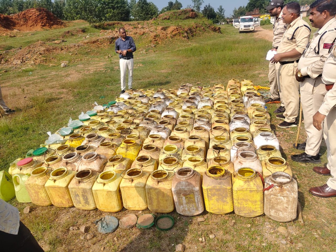 Crackdown against illegal liquor: Major action in Mungeli, 2250 kg Mahua Lahan seized