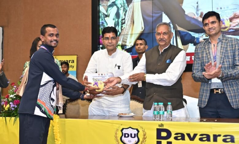 रायपुर में अंतर्राष्ट्रीय योग कार्यशाला में दिखी भारतीय संस्कृति और योग की अद्भुत छटा 1 The International Yoga Workshop in Raipur showcased the unique splendor of Indian culture and yoga.