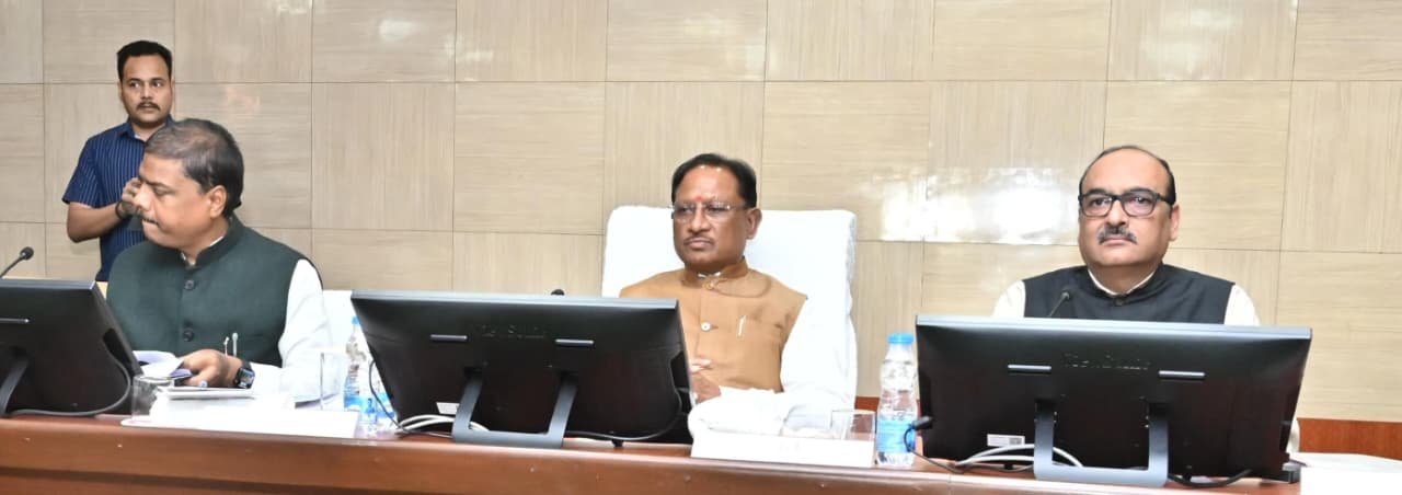 Collector-DFO joint conference held on forest management, interests of tendu leaf collectors and rural livelihood
