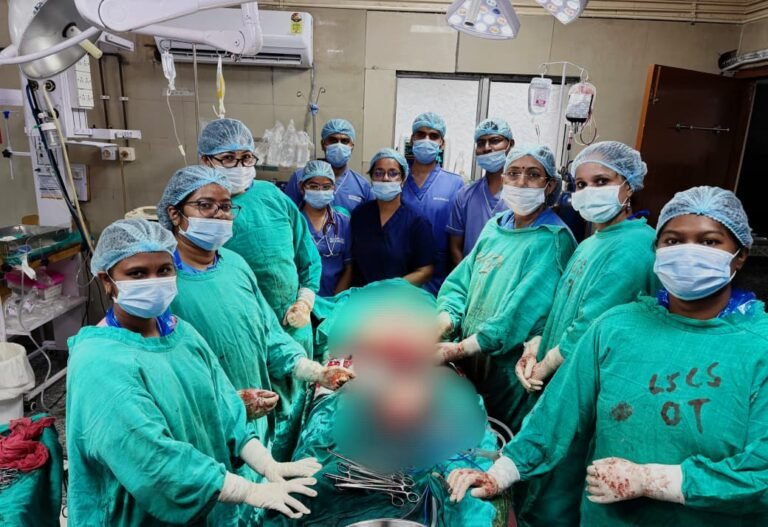 Service, dedication and compassion, doctors created a miracle, successful delivery of the baby in the womb, both mother and newborn are safe.