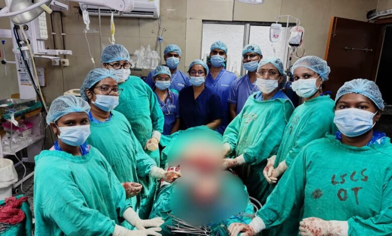 Service, dedication and compassion, doctors created a miracle, successful delivery of the baby in the womb, both mother and newborn are safe.