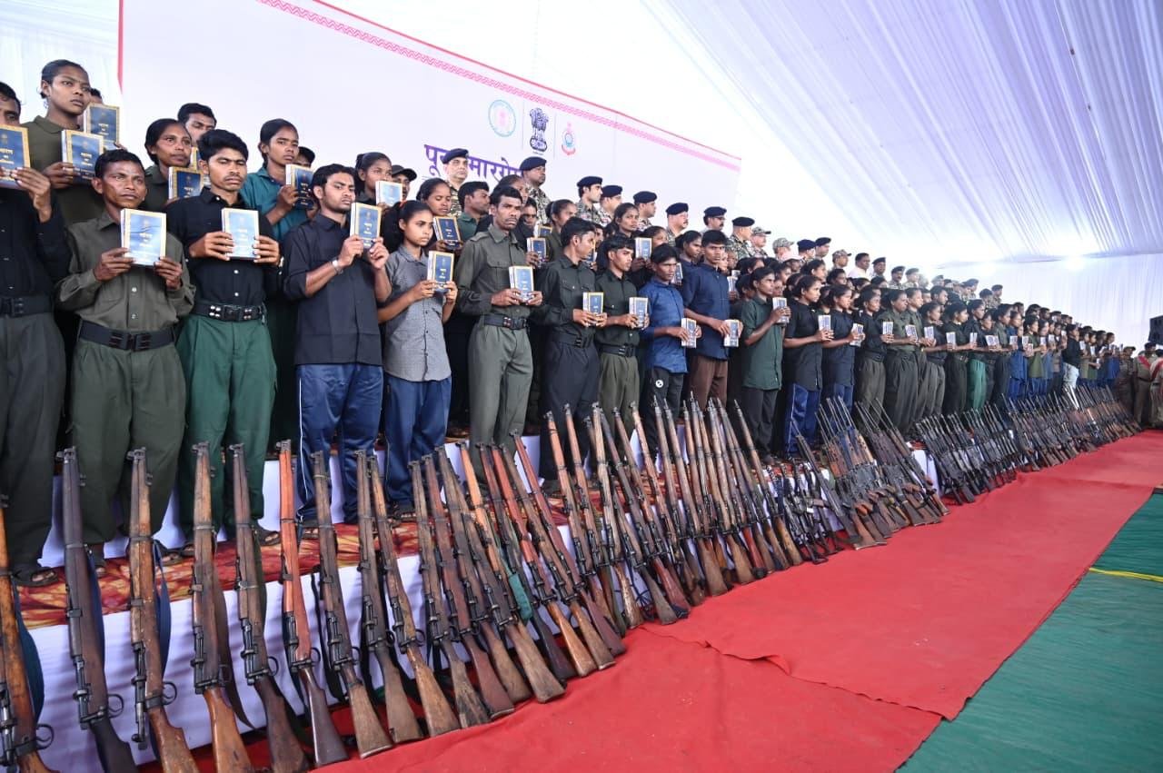 Decisive attack on Naxalism in Bastar, 210 Maoist cadres surrender