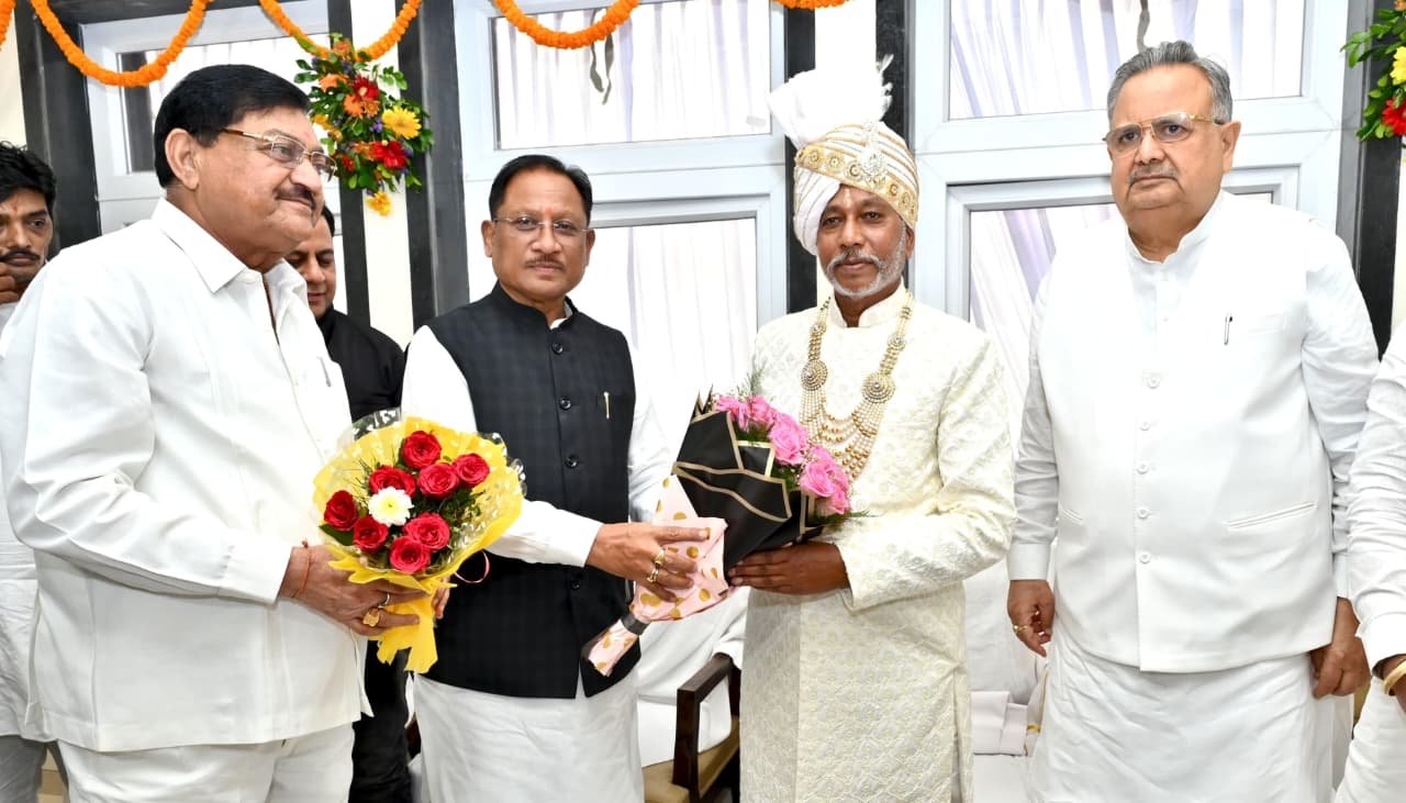 CM Sai attended the housewarming ceremony of Minister Guru Khuswant Saheb and extended his best wishes to Guru Baldas Saheb.
