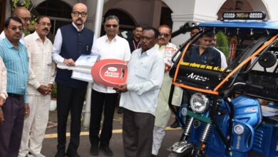 राज्यपाल रमेन डेका ने सरस्वती शिक्षा संस्थान को चार ई-रिक्शे भेंट किए 1 Photo of राज्यपाल रमेन डेका ने सरस्वती शिक्षा संस्थान को चार ई-रिक्शे भेंट किए