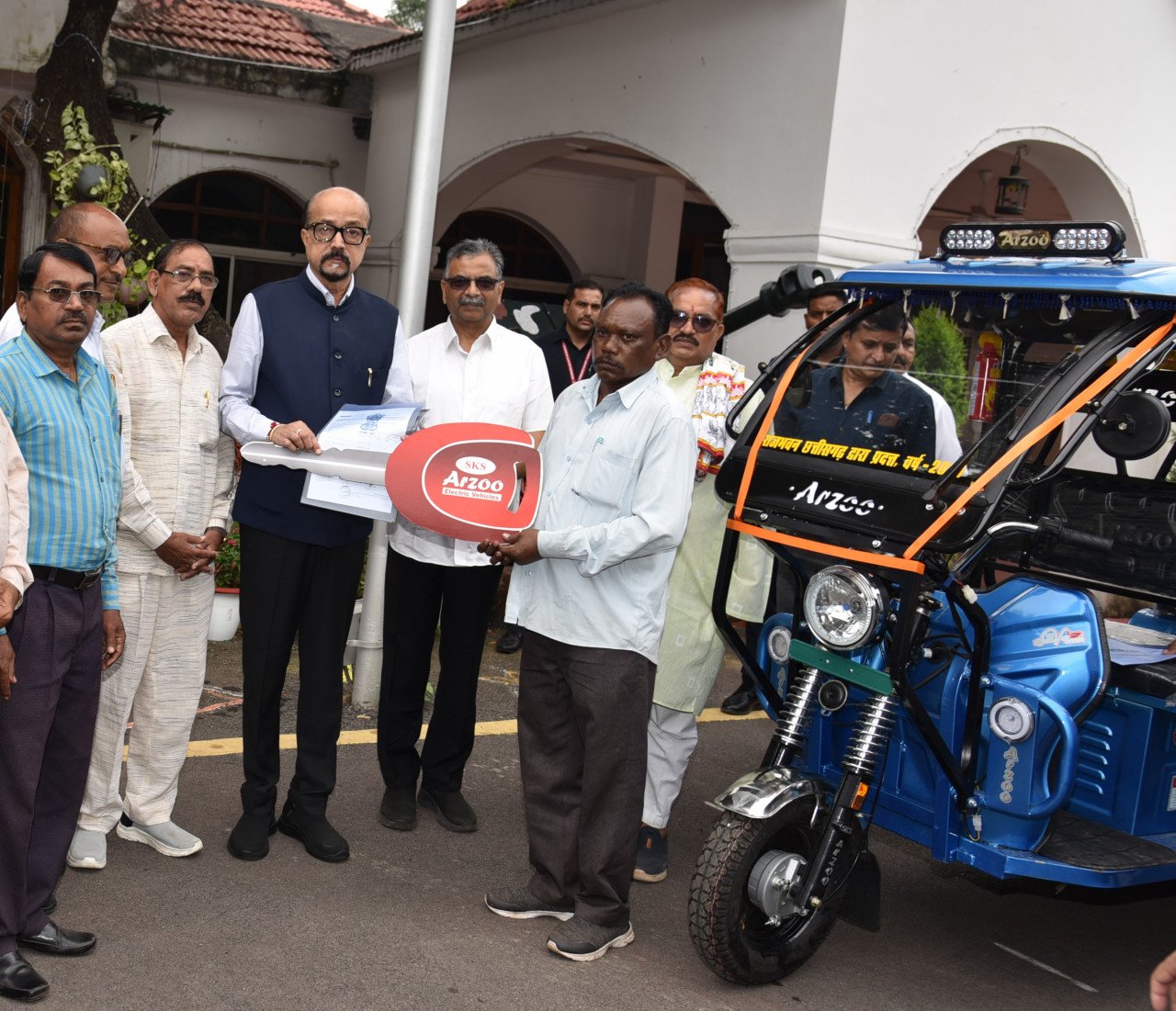 Governor Ramen Deka presented four e-rickshaws to Saraswati Shiksha Sansthan