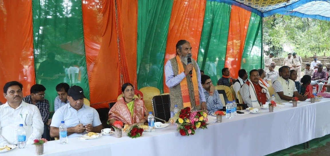 MP Bhojraj Nag announced to provide Rs 10 lakh from MP fund for village development works.