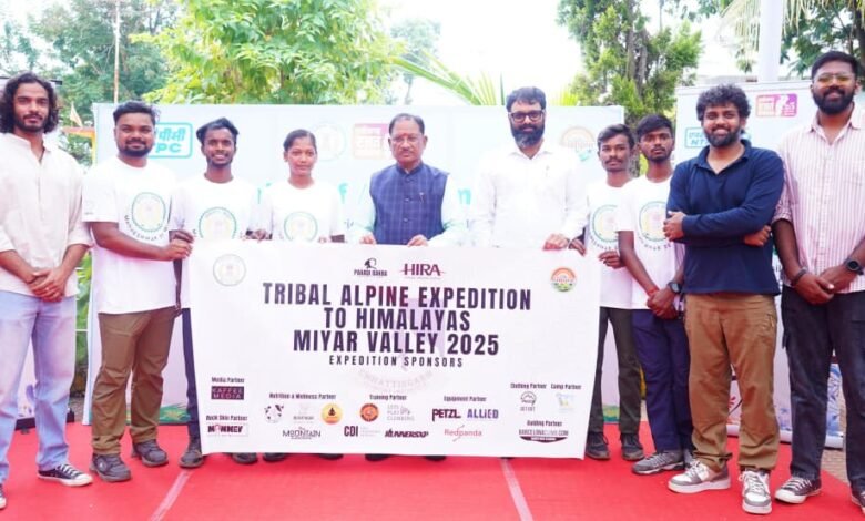 जशपुर के पर्वतारोहियों ने हिमालय 2025 में दिखाई दमखम, युवाओं को मिला मुख्यमंत्री का सम्मान 1 Jashpur mountaineers showcase their mettle in Himalaya 2025; youths receive Chief Minister's honour
