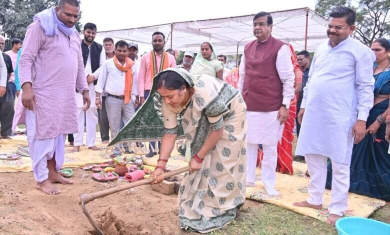 Bhoomipujan of rural roads in Surajpur, a new path of development begins