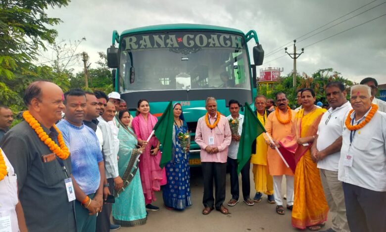 अयोध्या धाम दर्शन यात्रा पर रवाना हुए जांजगीर-चांपा जिले के श्रद्धालु, शासन दे रहा निःशुल्क यात्रा व सुविधा 1 Devotees from Janjgir-Champa district set out on a pilgrimage to Ayodhya, with the government providing free travel and facilities.