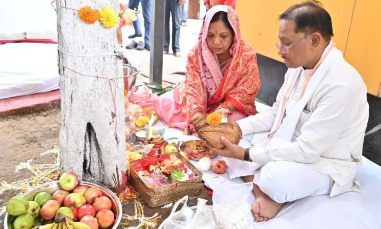 Chief Minister Vishnu Dev Sai performed puja on Amla Navami and prayed for the happiness, prosperity and health of the people of the state.