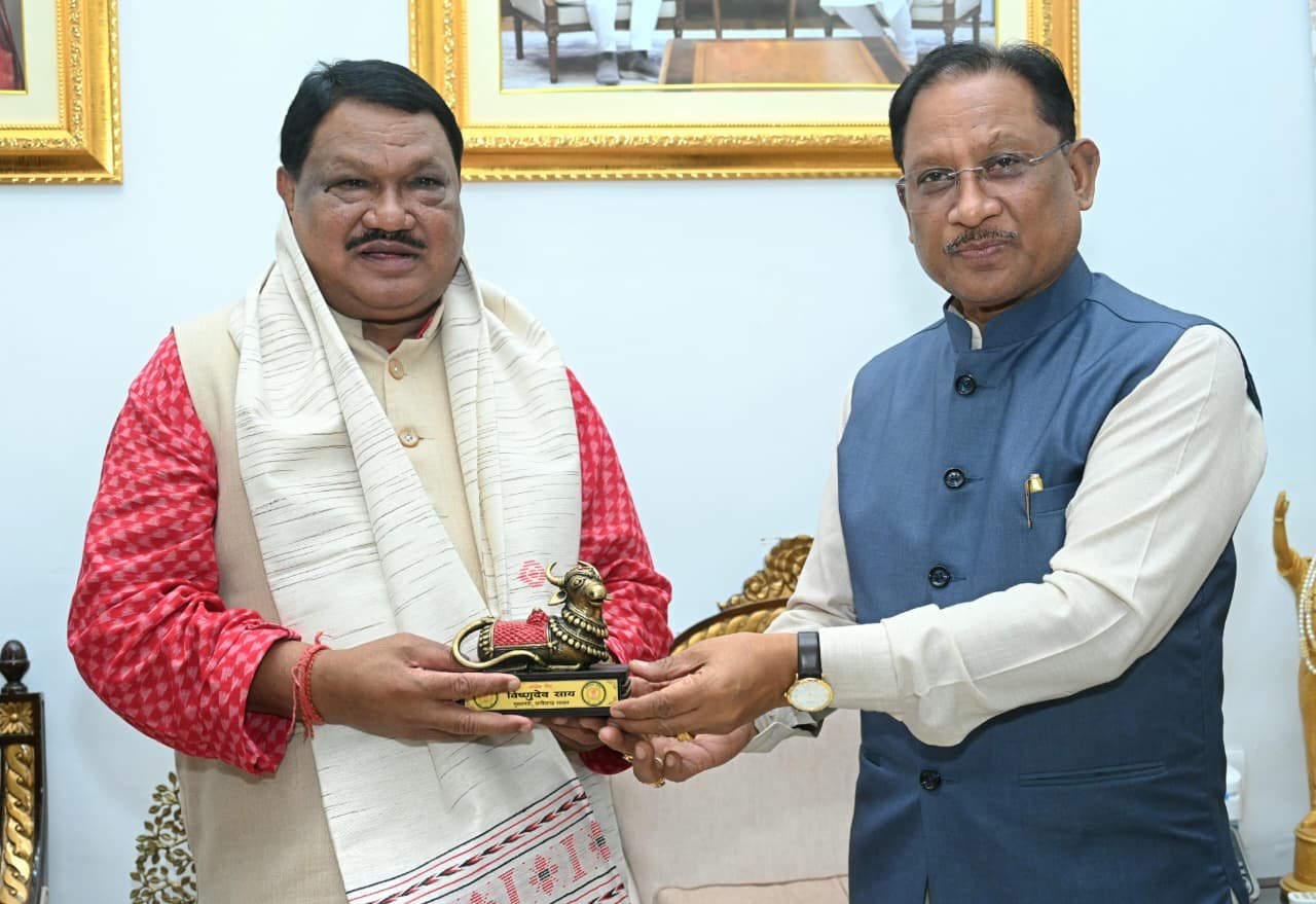 Discussion between Chief Minister Vishnudev Sai and Union Minister Jual Oram on tribal development in Chhattisgarh