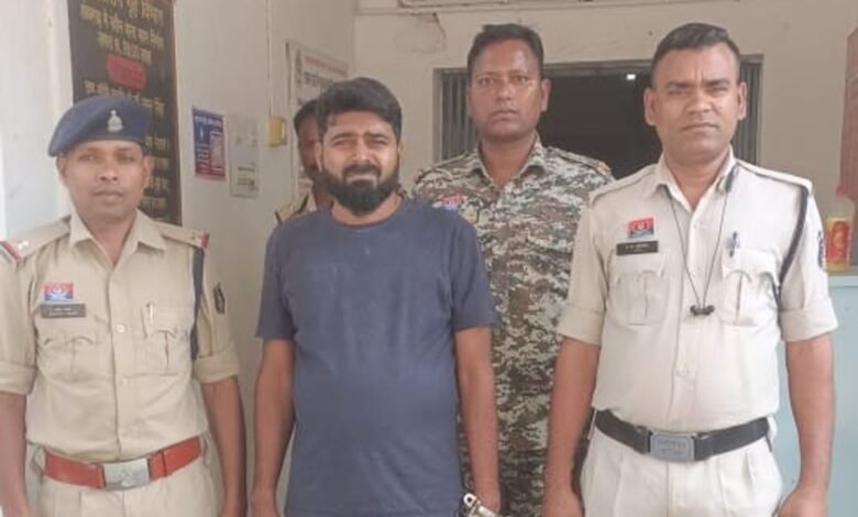 5 साल बाद पुलिस के हत्थे चढ़ा नकली बाबा! पूजा के बहाने की थी सुनियोजित लूट, मुंबई से हुआ गिरफ्तार 1 Five years later, a fake baba was caught by the police! He orchestrated a planned robbery under the guise of a puja and was arrested in Mumbai.