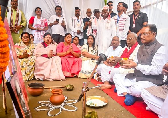 बाबा कार्तिक उरांव की जन्म शताब्दी पर श्रद्धांजलि, अंबिकापुर में “बाबा कार्तिक उरांव चौक” का भूमि पूजन 1 Tribute to Baba Kartik Oraon on his birth centenary, ground breaking ceremony of “Baba Kartik Oraon Chowk” in Ambikapur