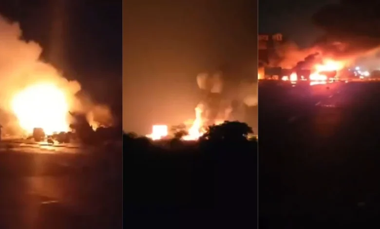 धमाकों से कांपा जयपुर-अजमेर हाईवे: एलपीजी सिलेंडरों से भरा ट्रक टैंकर से टकराया, आग का भयानक तांडव 1 Explosions rock Jaipur-Ajmer highway: Truck loaded with LPG cylinders collides with tanker, engulfing fire