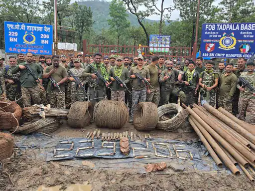 ताड़पाला इलाके में सुरक्षा बलों की बड़ी कामयाबी — माओवादी ठिकाने से भारीा मात्रा में विस्फोटक व हथियार बरामद 1 Security forces achieve major success in Tadpala area – huge quantity of explosives and weapons recovered from Maoist hideout