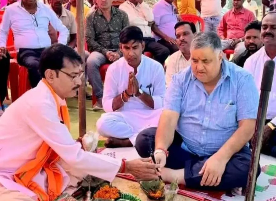 Tourism and Culture Minister Rajesh Agrawal performed the Bhoomi Pujan of the new Government College building at Hansdand at a cost of Rs. 4.65 crore.
