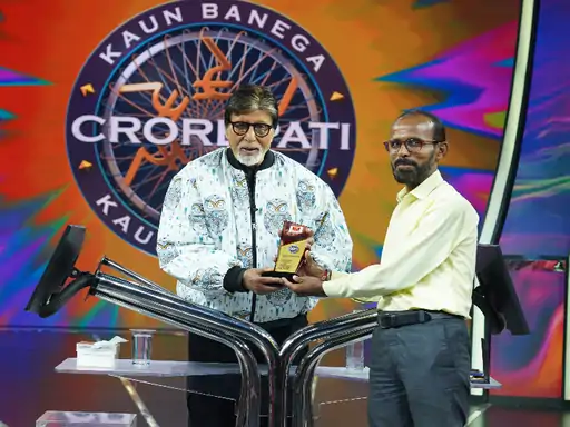 रोम शंकर यादव को KBC मंच पर मिला 'फोर्स फॉर गुड' सम्मान 1 Rom Shankar Yadav received the 'Force for Good' award on the KBC stage.