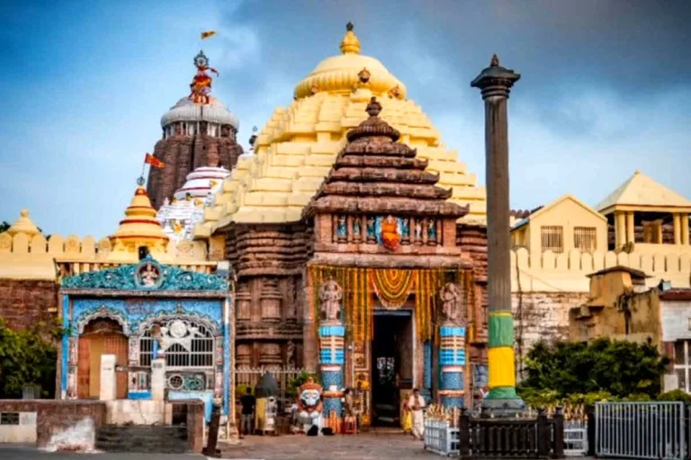 Pandya was spying in Odisha's Jagannath temple using glasses.