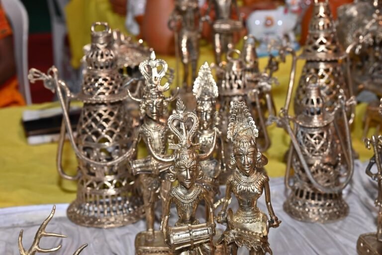 Shilpgram became the center of attraction in Chhattisgarh State Festival, glimpse of folk art and handicrafts attracted the crowd.