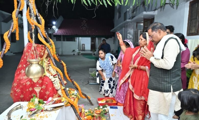 देवउठनी एकादशी पर मुख्यमंत्री निवास में श्रद्धा और परंपरा के साथ संपन्न हुआ तुलसी विवाह 1 Tulsi Vivah was celebrated with devotion and tradition at the Chief Minister's residence on Devuthani Ekadashi.