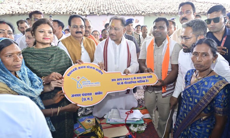 छत्तीसगढ़ की महिलाएँ बनीं बदलाव की धुरी, ‘महतारी’ के सम्मान से सशक्तिकरण की नई मिसाल 1 Chhattisgarh women become the axis of change, a new example of empowerment through the honor of 'Mahatari'