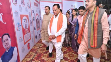 Photo of बलौदाबाजार में छत्तीसगढ़ राज्योत्सव की रजत जयंती पर सजी आकर्षक छायाचित्र प्रदर्शनी, खींच रही लोगों का ध्यान