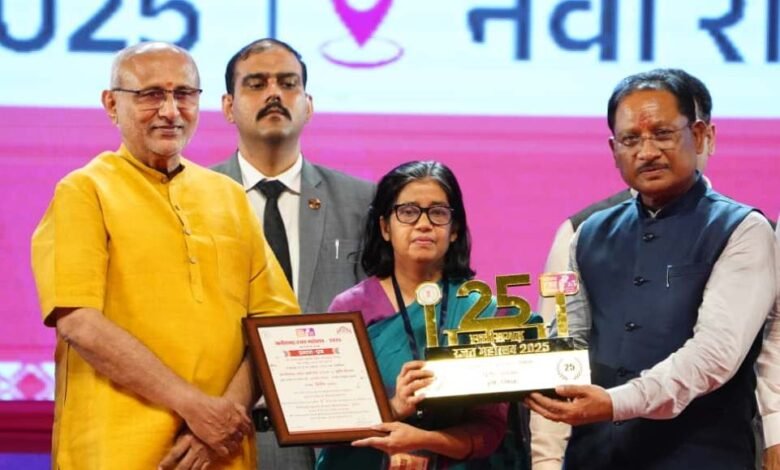 Agriculture Department's exhibition secured second place in the State Festival; the Vice President presented the award.