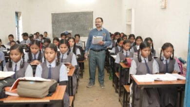 Photo of हिंदी पढ़ाई हुई रोचक और जीवंत, शिक्षक गोरेलाल कंवर ने बच्चों में जगाई सीखने की जिज्ञासा