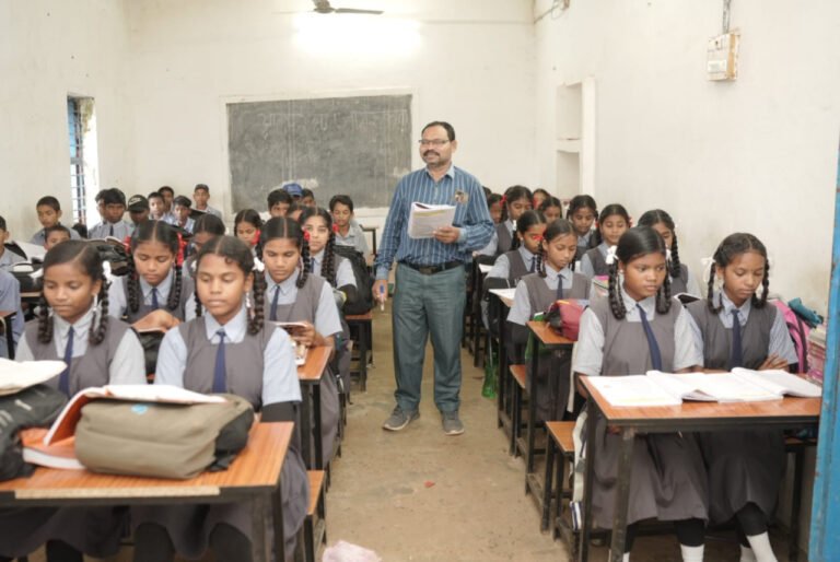 Hindi teaching became interesting and lively, teacher Gorelal Kanwar aroused curiosity in children to learn.
