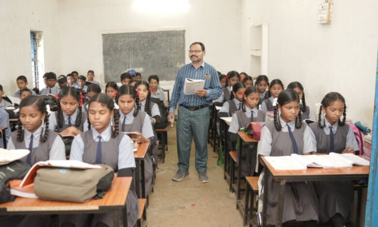 Hindi teaching became interesting and lively, teacher Gorelal Kanwar aroused curiosity in children to learn.