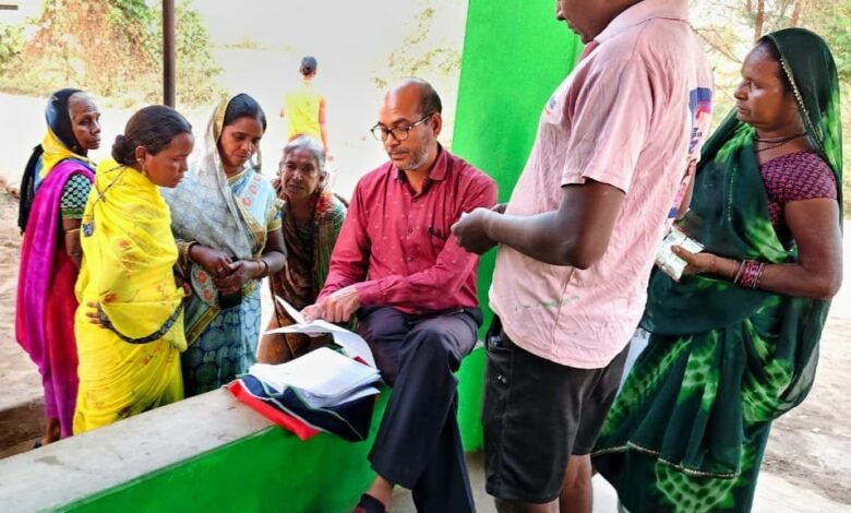 छत्तीसगढ़ में मतदाता सूची का विशेष पुनरीक्षण: बीएलओ घर-घर पहुंच रहे 1 Special revision of voter list in Chhattisgarh: BLOs going door to door