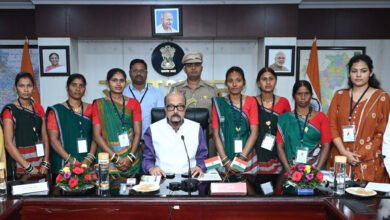 Photo of राज्यपाल ने सोनपुरी के होनहार विद्यार्थियों और लखपति दीदियों को किया सम्मानित