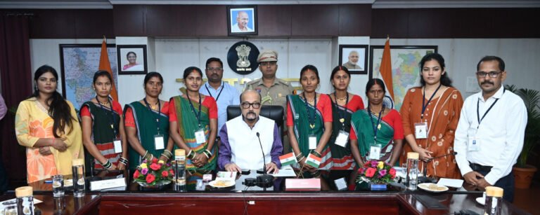 The Governor honored the bright students and lakhpati didis of Sonpuri.