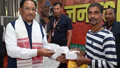 Photo of जनदर्शन में संवेदनशील पहल – मुख्यमंत्री विष्णु देव साय ने रमन निर्मलकर को श्रवण यंत्र सौंपा, सुनने की शक्ति लौटाई