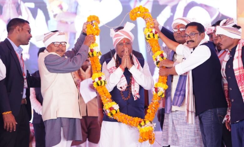 Chief Minister Vishnudev Sai was given a grand welcome on the occasion of Tribal Pride Day on the 150th birth anniversary of Dharti Aba Birsa Munda.