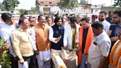 मछभूंई में धान खरीदी की शुभ शुरुआत, किसानों में दिखा उत्साह और भरोसा 6 Photo of मछभूंई में धान खरीदी की शुभ शुरुआत, किसानों में दिखा उत्साह और भरोसा