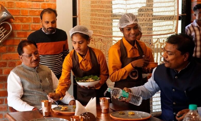 बस्तर में नई राह की शुरुआत: ‘पंडुम कैफ़े’ ने संघर्ष से सहयोग तक की कहानियों को दिया नया मंच 1 A new path begins in Bastar: Pandum Cafe provides a platform for stories ranging from struggle to cooperation.