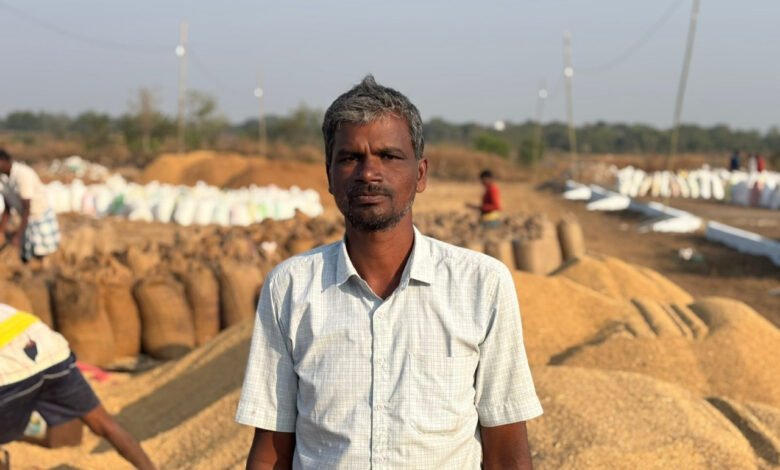 राजाडीह के किसान की खुशी छलकी, 176 क्विंटल धान का टोकन कटते ही मेहनत को मिली नई पहचान 1 Rajadih farmer's joy overflows, hard work gains recognition as tokens for 176 quintals of paddy are cut