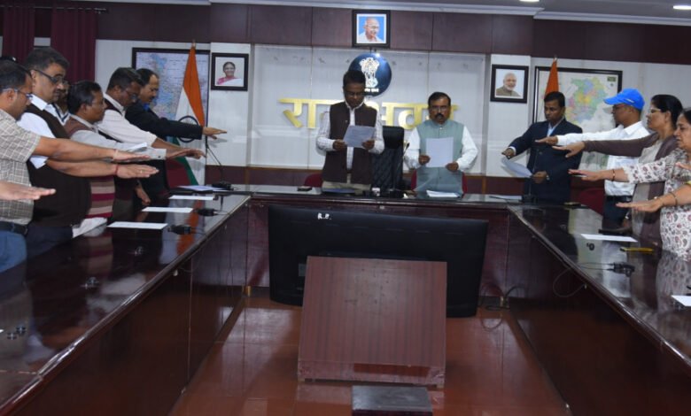 The voice of the Constitution resonated in the Raj Bhavan Secretariat; officers and employees paid dignified tribute by reading it collectively.