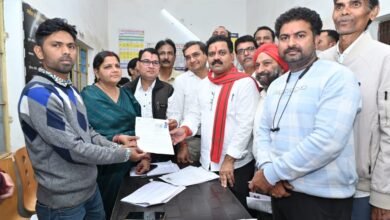 Photo of कवर्धा में उपमुख्यमंत्री पहुंचे मतदान केंद्र, विशेष गहन पुनरीक्षण फॉर्म भरकर लोगों को किया जागरूक