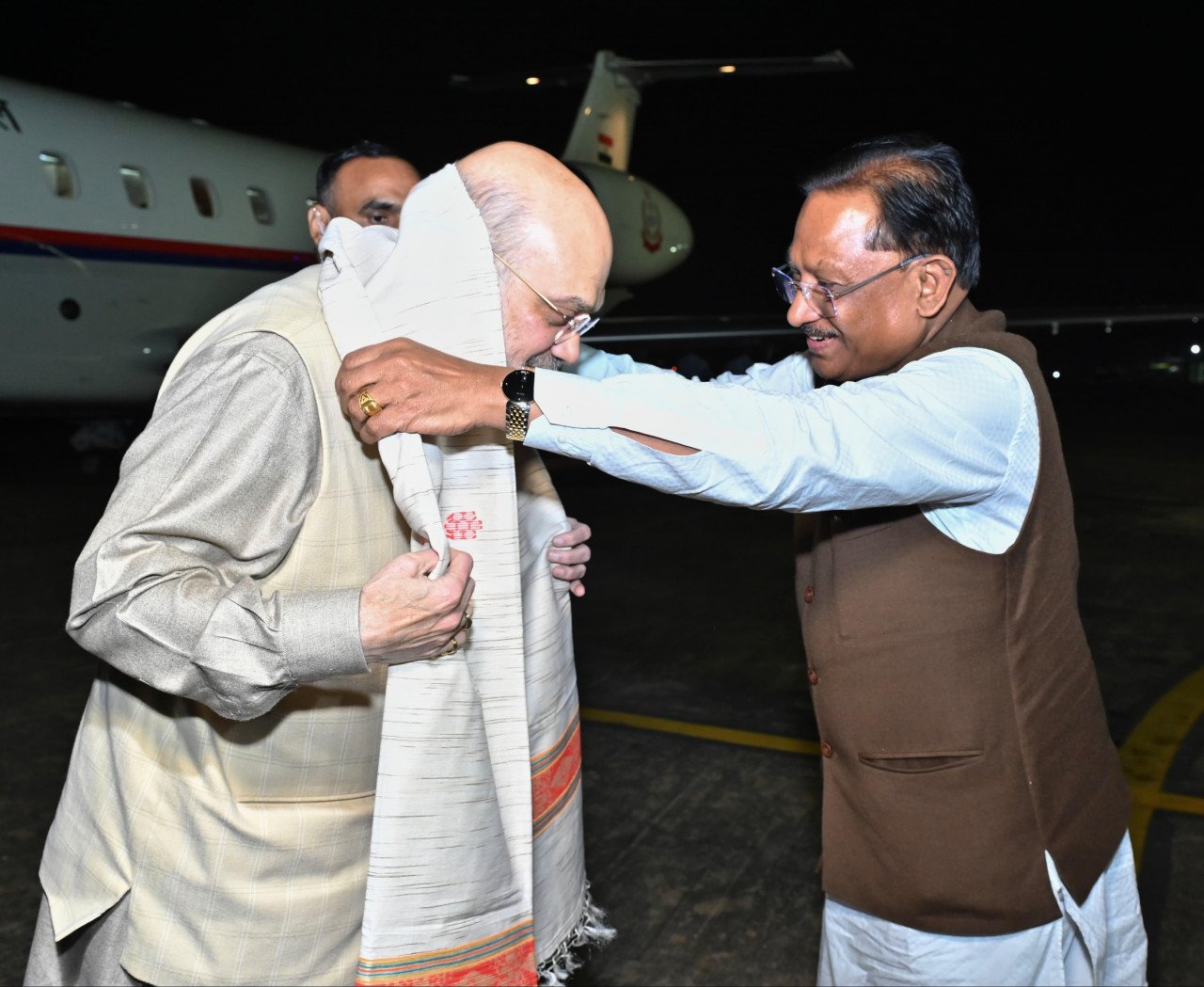 Amit Shah arrives in Raipur, receives a warm welcome at the airport