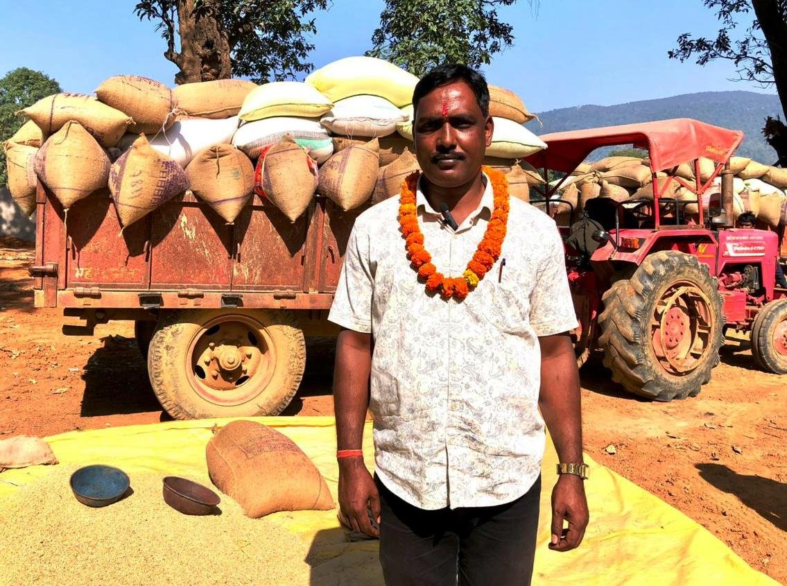 Transparent paddy procurement begins in Jashpur: Farmer Santosh Yadav says, “Relief found under the new administration.”