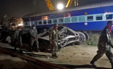 Photo of पटरी पर टूटी वेल्डिंग ने छीनी 150 से ज्यादा जानें: पुखरायां में हुई वो भयावह रात जब डिब्बे हवा में उछल पड़े