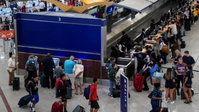 Photo of अमेरिका में शटडाउन का असर: आसमान पर संकट, यात्रियों की उड़ानें ठप