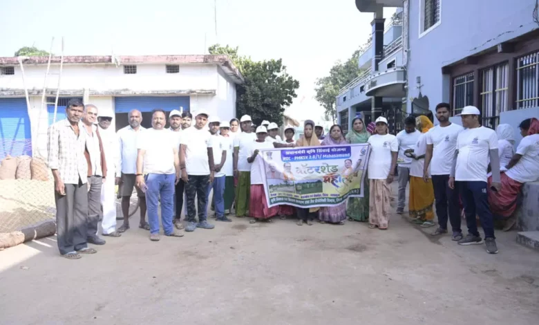 बावनकेरा से पिथौरा तक गूंजा ‘पानी बचाओ’ संदेश, वाटरशेड महोत्सव में उमड़ा जनसैलाब 1 The message of 'Save Water' resonated from Bawankera to Pithora, with a huge crowd attending the Watershed Festival.